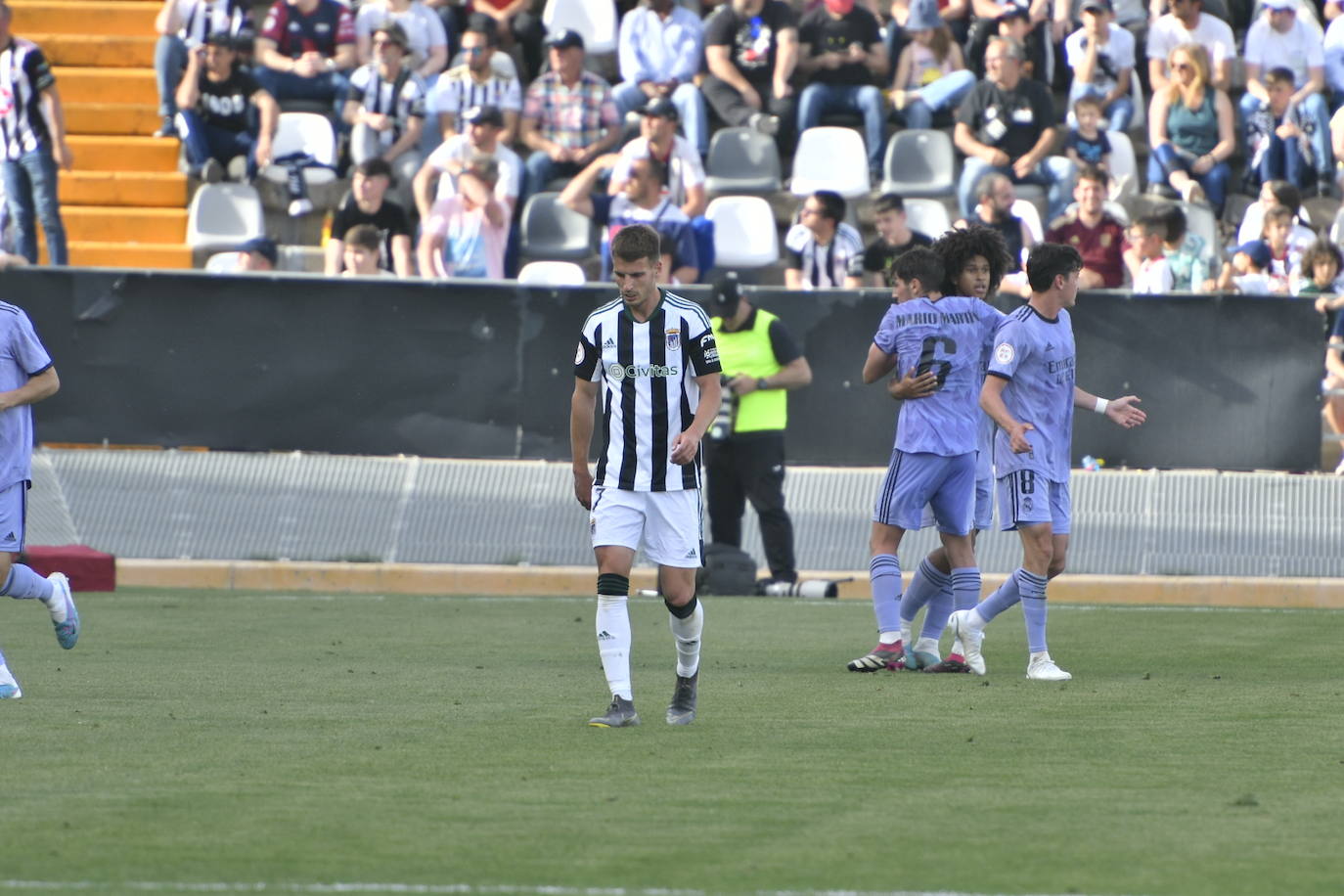 Imágenes del partido entre el CD Badajoz y el R. Madrid Castilla