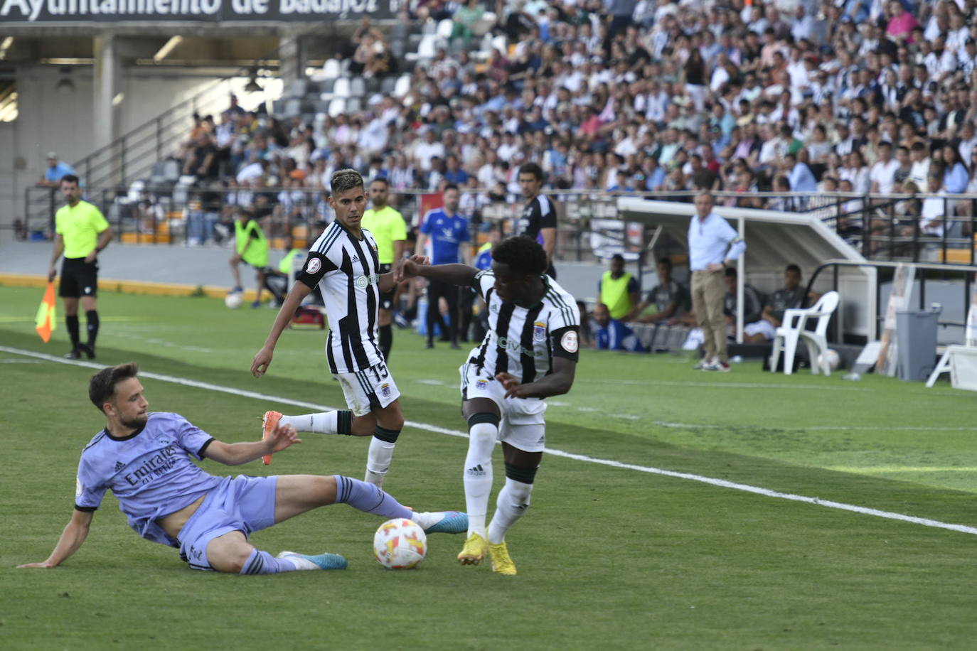 Imágenes del partido entre el CD Badajoz y el R. Madrid Castilla