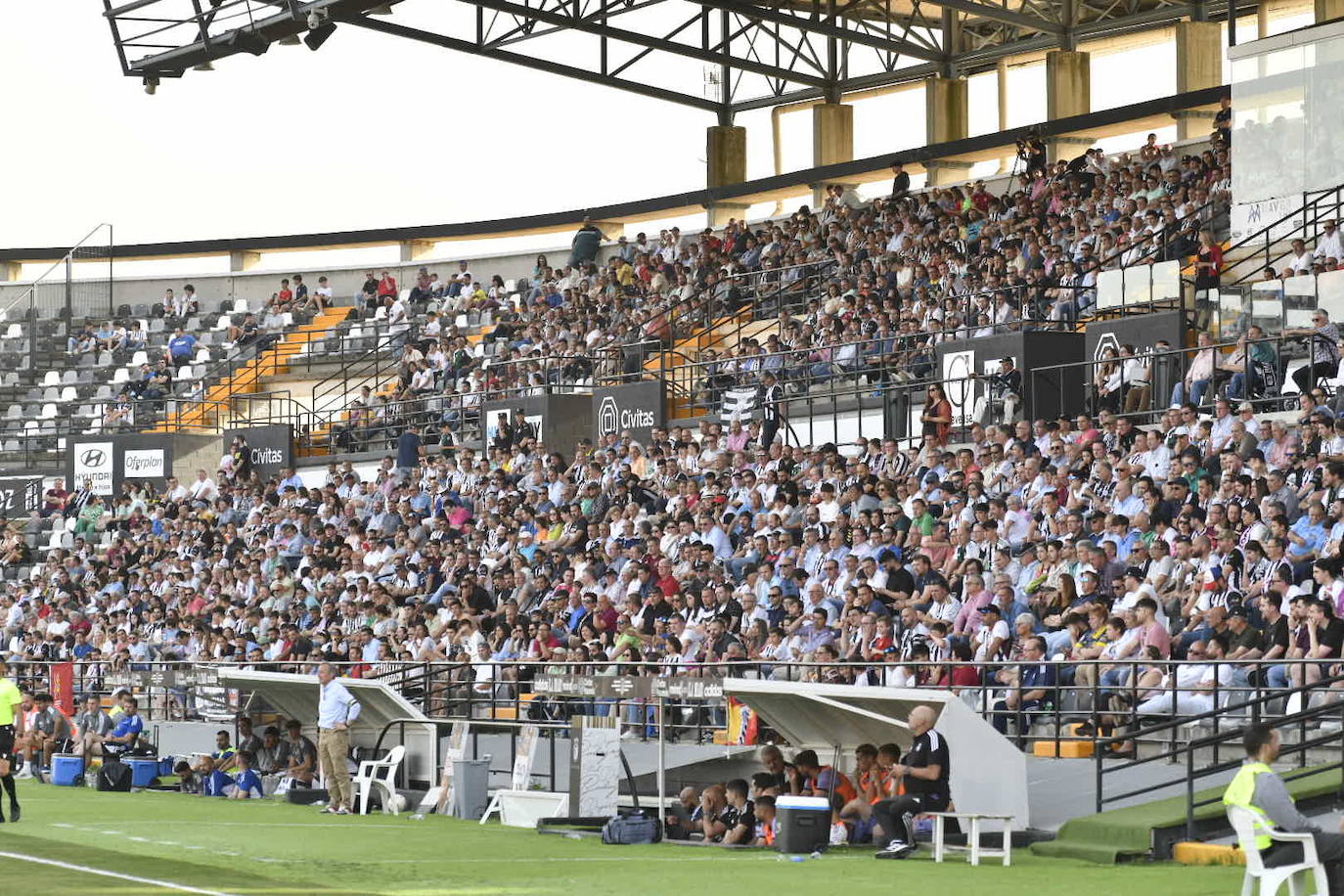 Imágenes del partido entre el CD Badajoz y el R. Madrid Castilla