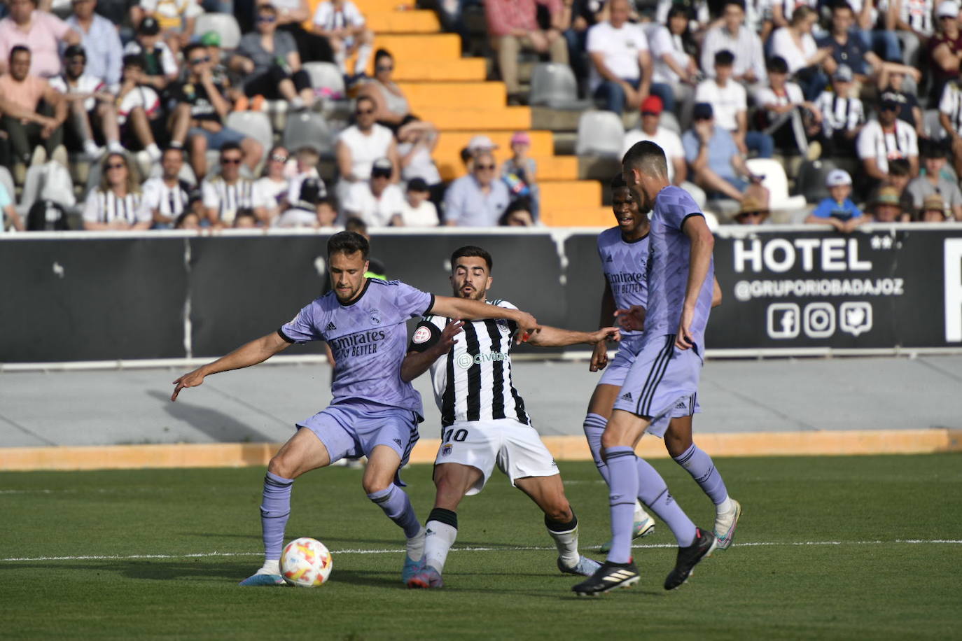 Imágenes del partido entre el CD Badajoz y el R. Madrid Castilla