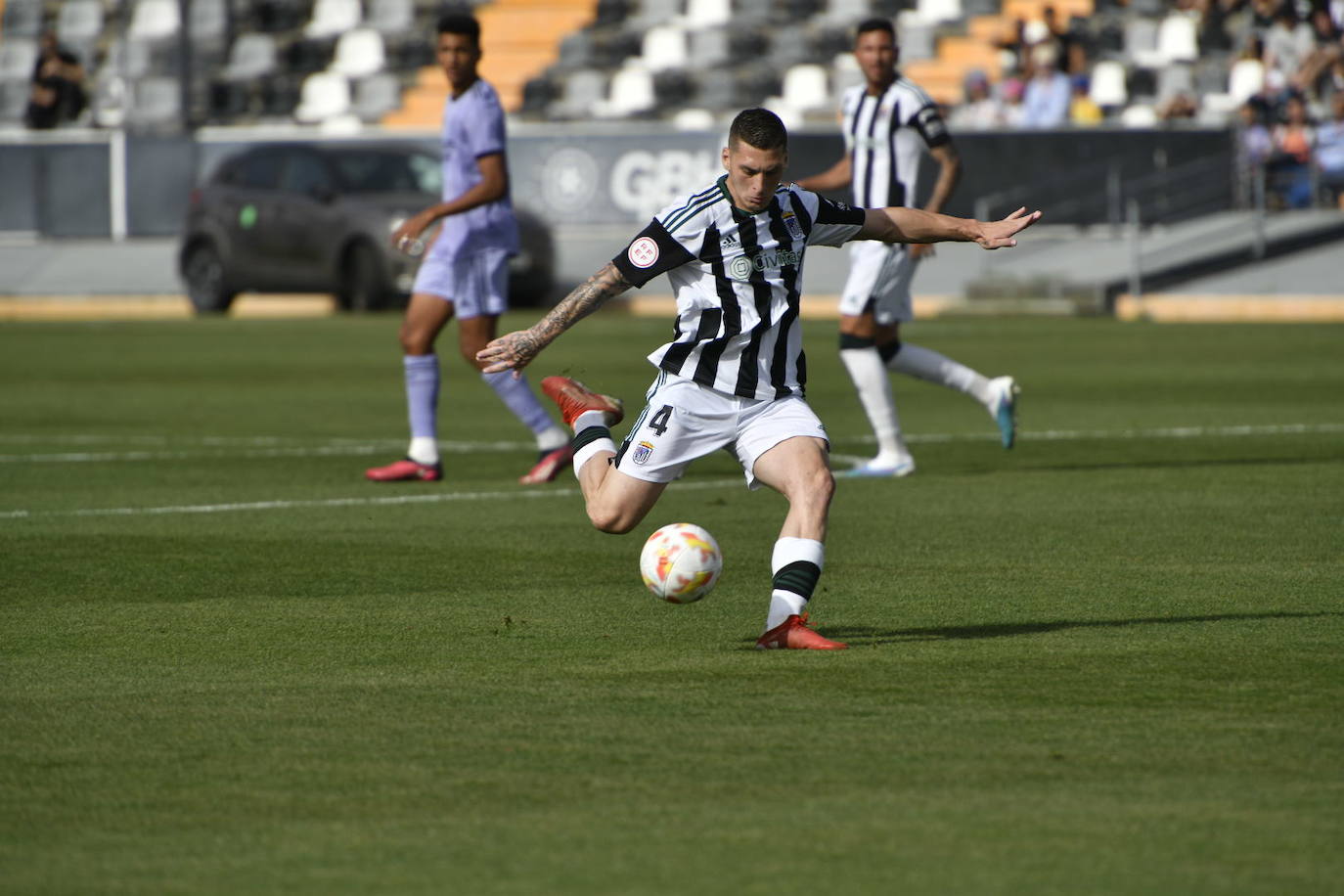 Imágenes del partido entre el CD Badajoz y el R. Madrid Castilla