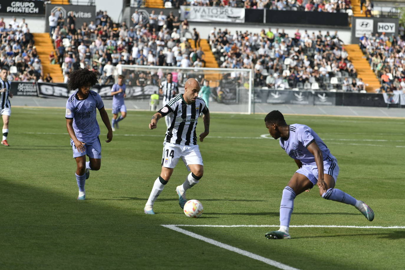 Imágenes del partido entre el CD Badajoz y el R. Madrid Castilla