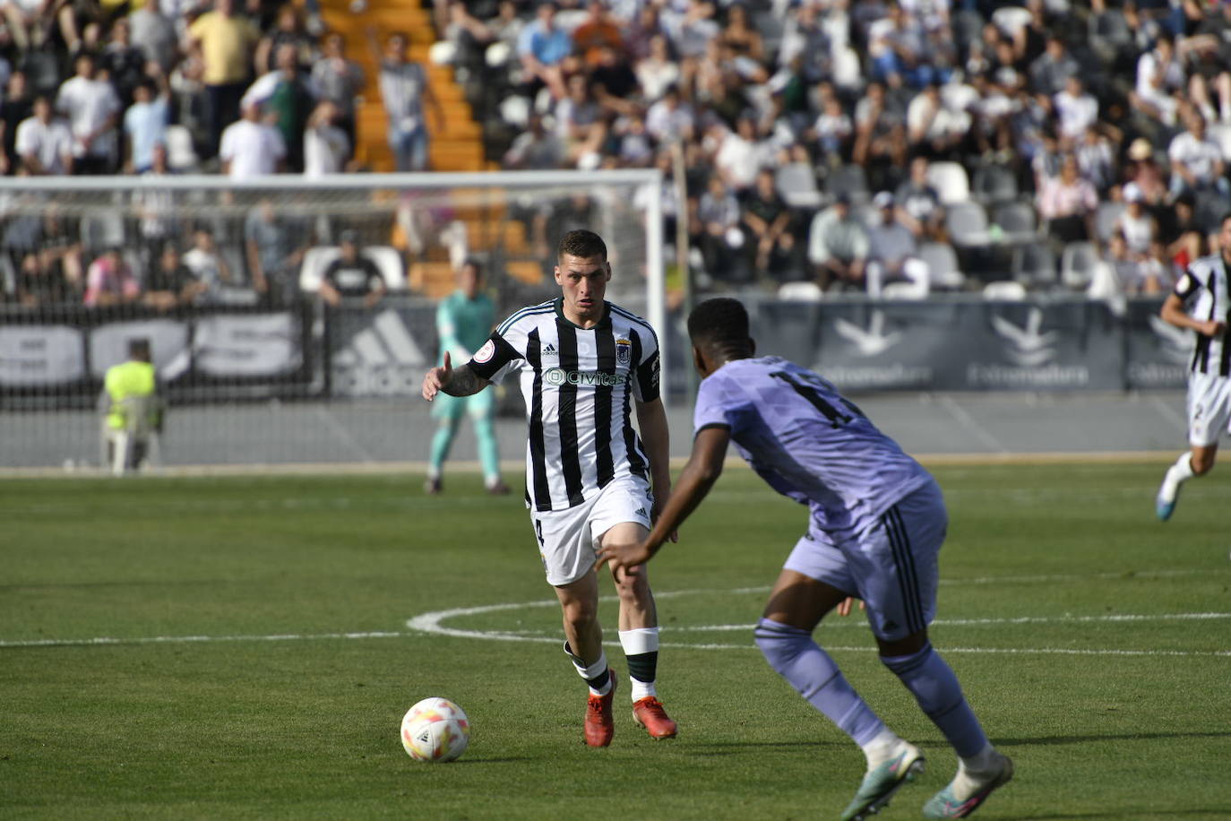 Imágenes del partido entre el CD Badajoz y el R. Madrid Castilla