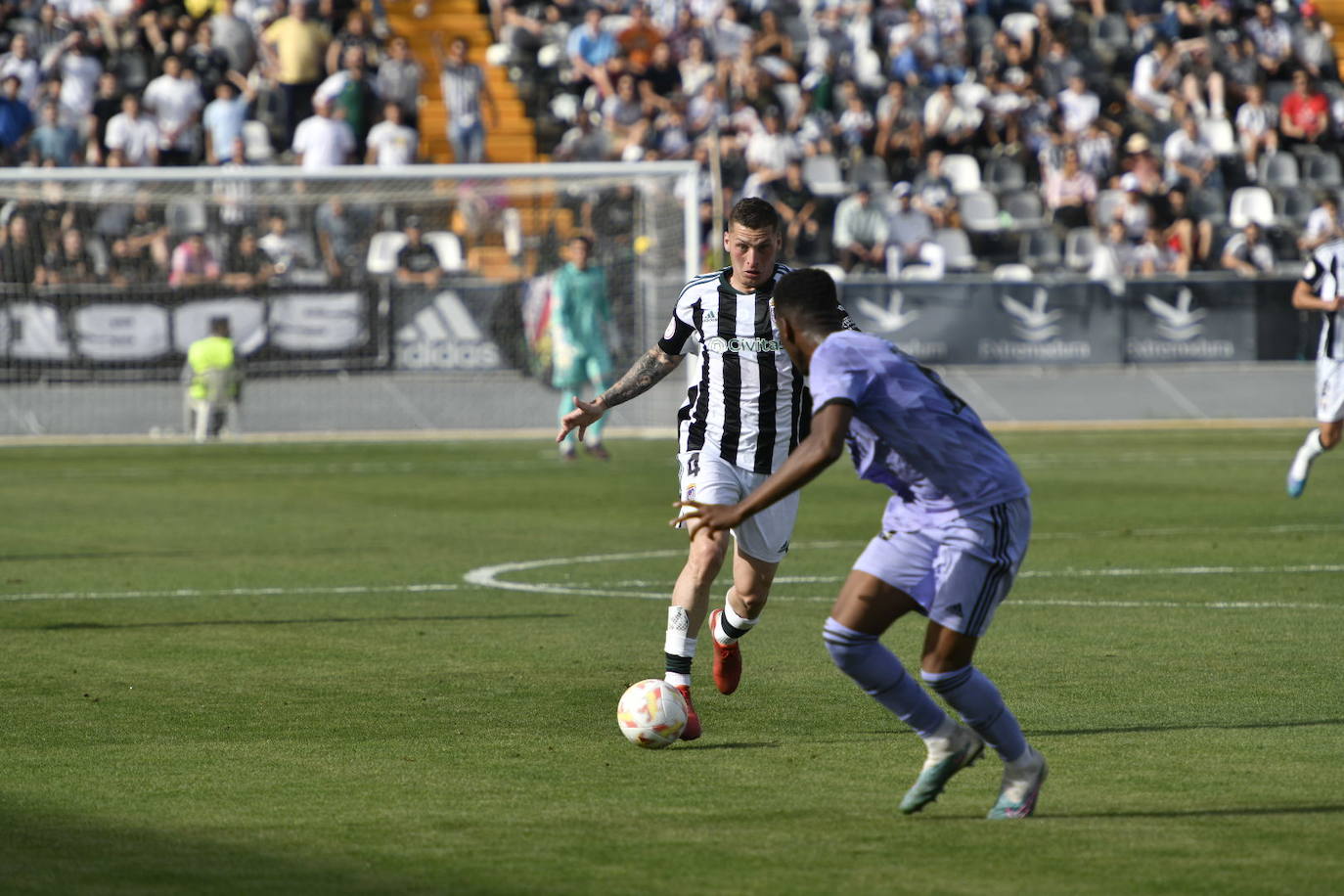 Imágenes del partido entre el CD Badajoz y el R. Madrid Castilla