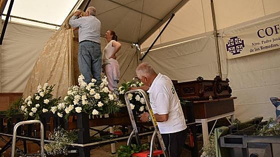 Encuentro final en la Puerta de la Villa de las cofradías de Santa Eulalia