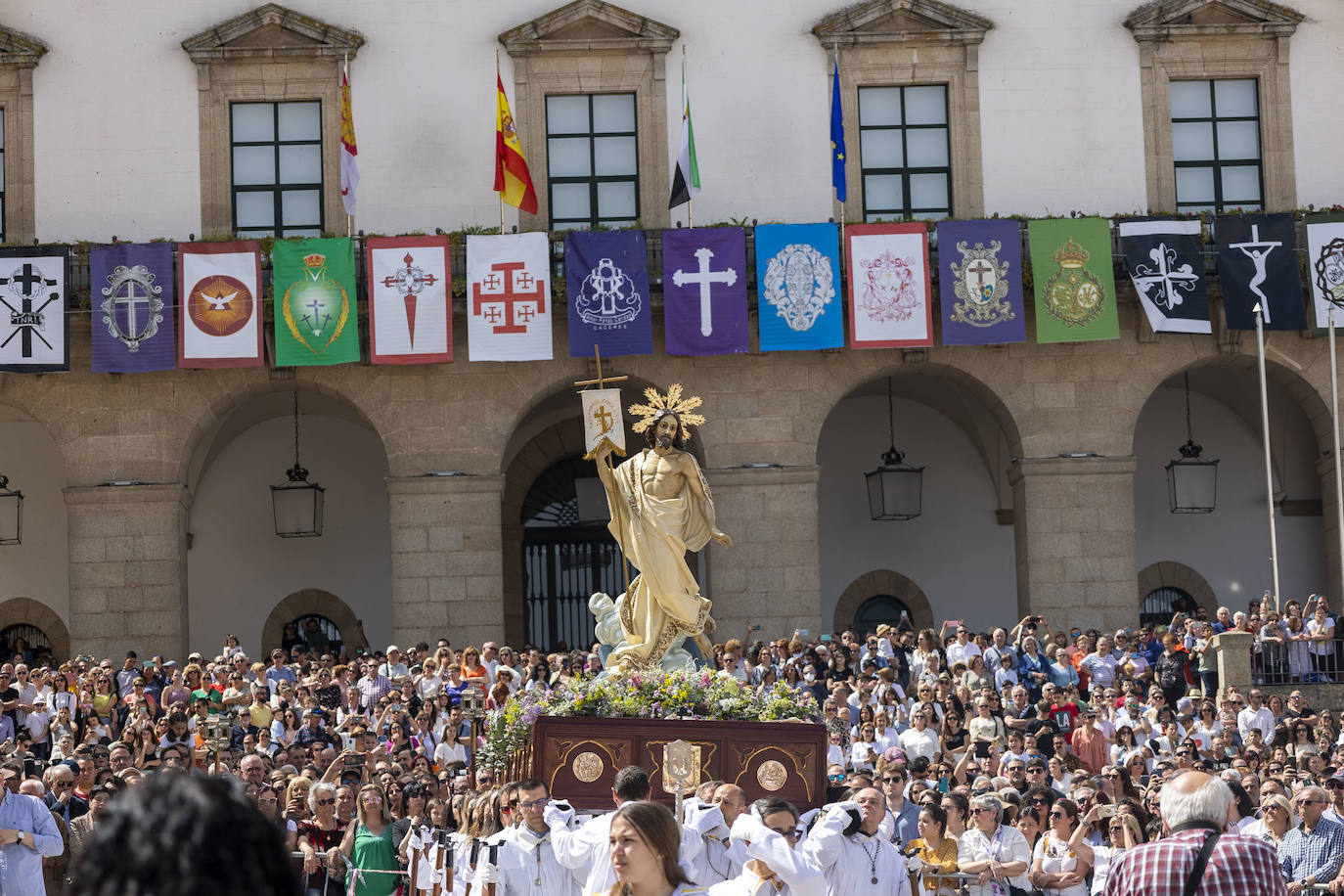 Domingo de Resurrección apoteósico en Cáceres