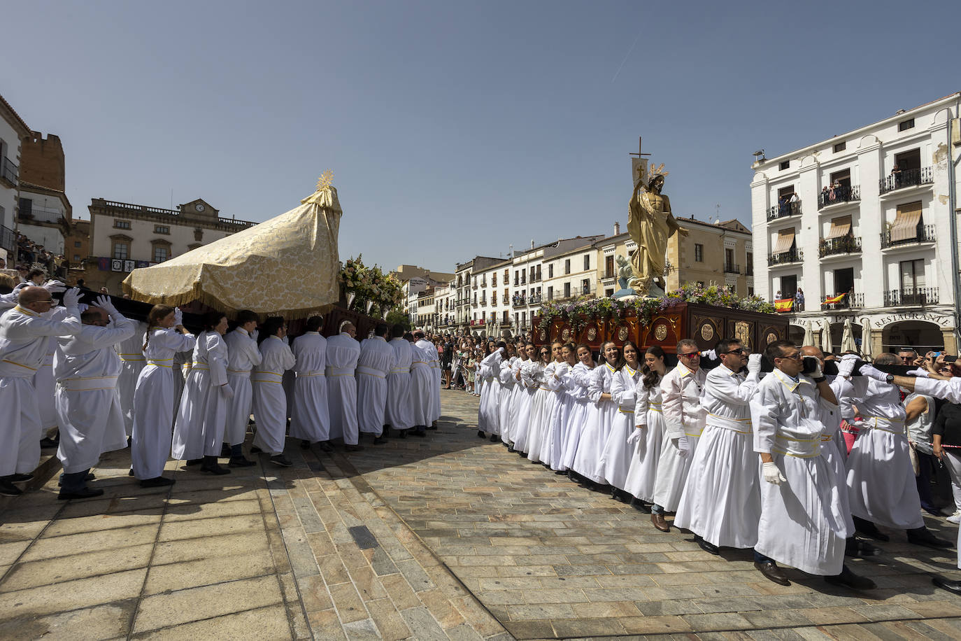 Domingo de Resurrección apoteósico en Cáceres