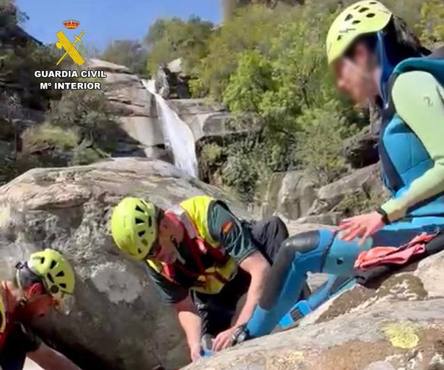 Así fue el rescate de una barranquista herida tras una caída en la Garganta los Papúos