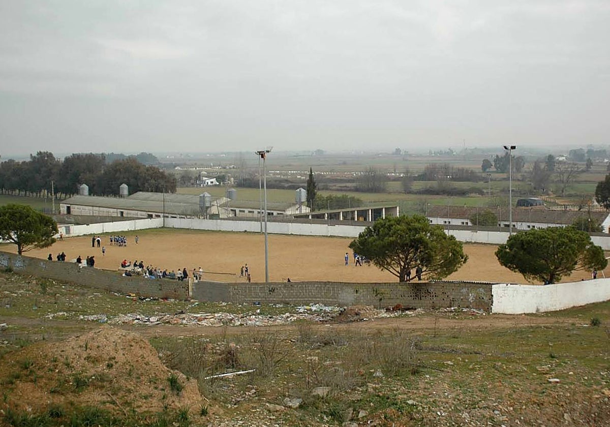 Campo de fútbol del Gurugú en el año 2002.