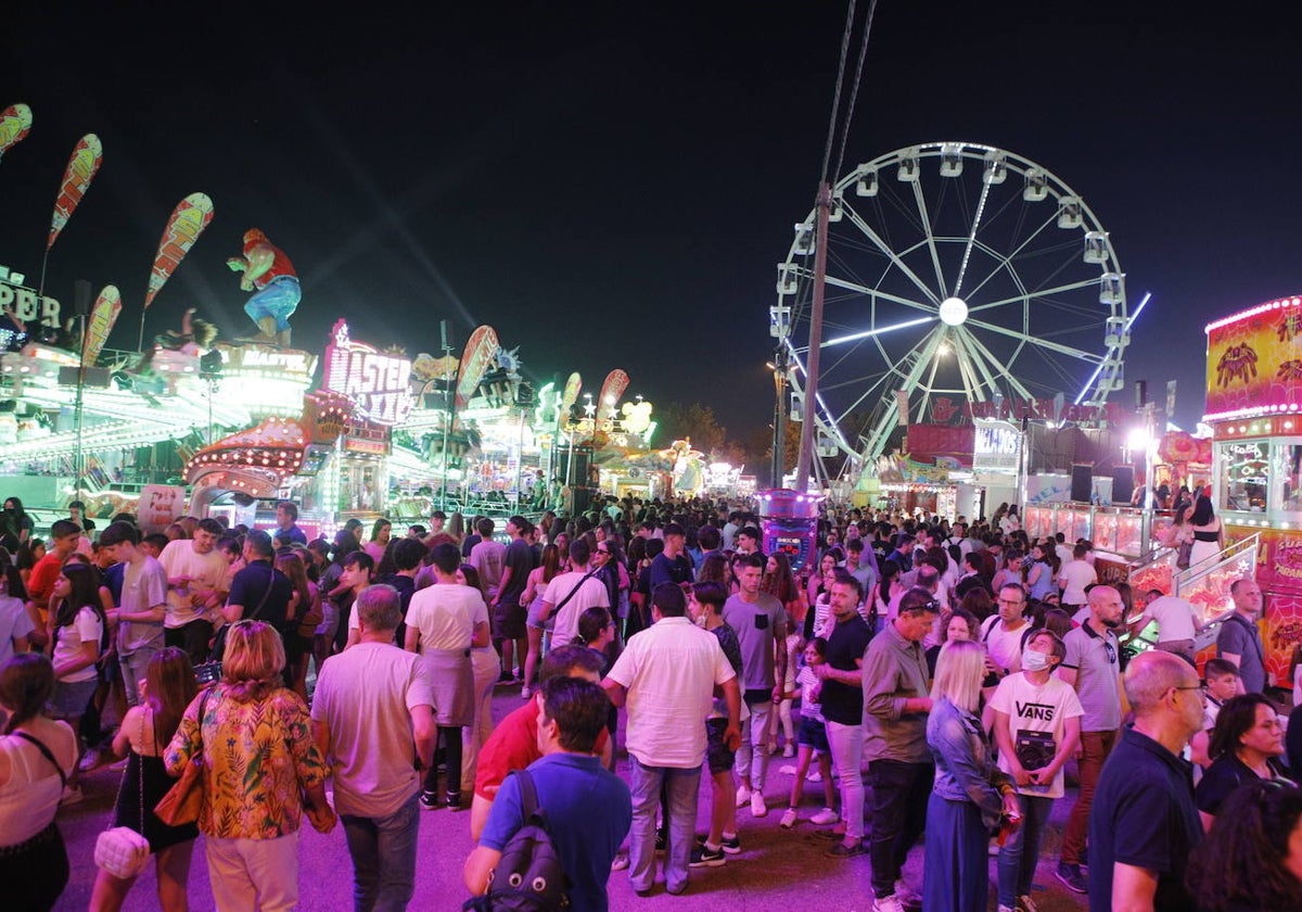 Imagen de archivo de la Feria de San Fernando, que aglutina a miles de personas en el recinto ferial.