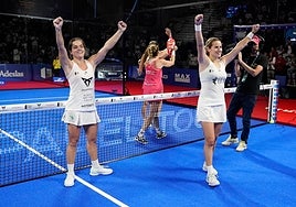 Paula Josemaría y Ari Sánchez celebran la victoria y el título en el Granada Open.