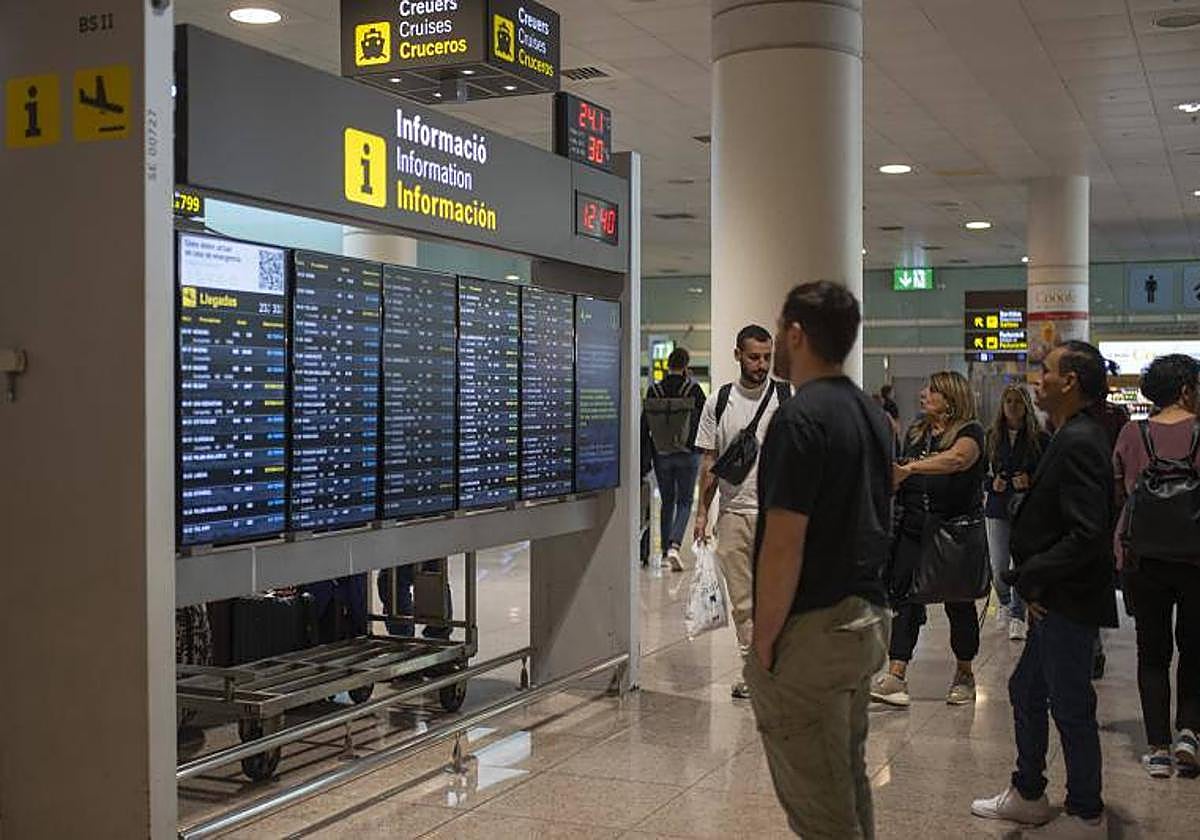 Cómo reclamar si te cobran por rectificar tus datos del billete de avión