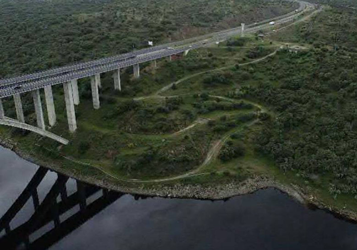 Imagen incluida en el proyecto en la zona en la que irá la nueva captación, cerca del viaducto de la autovía A-66.