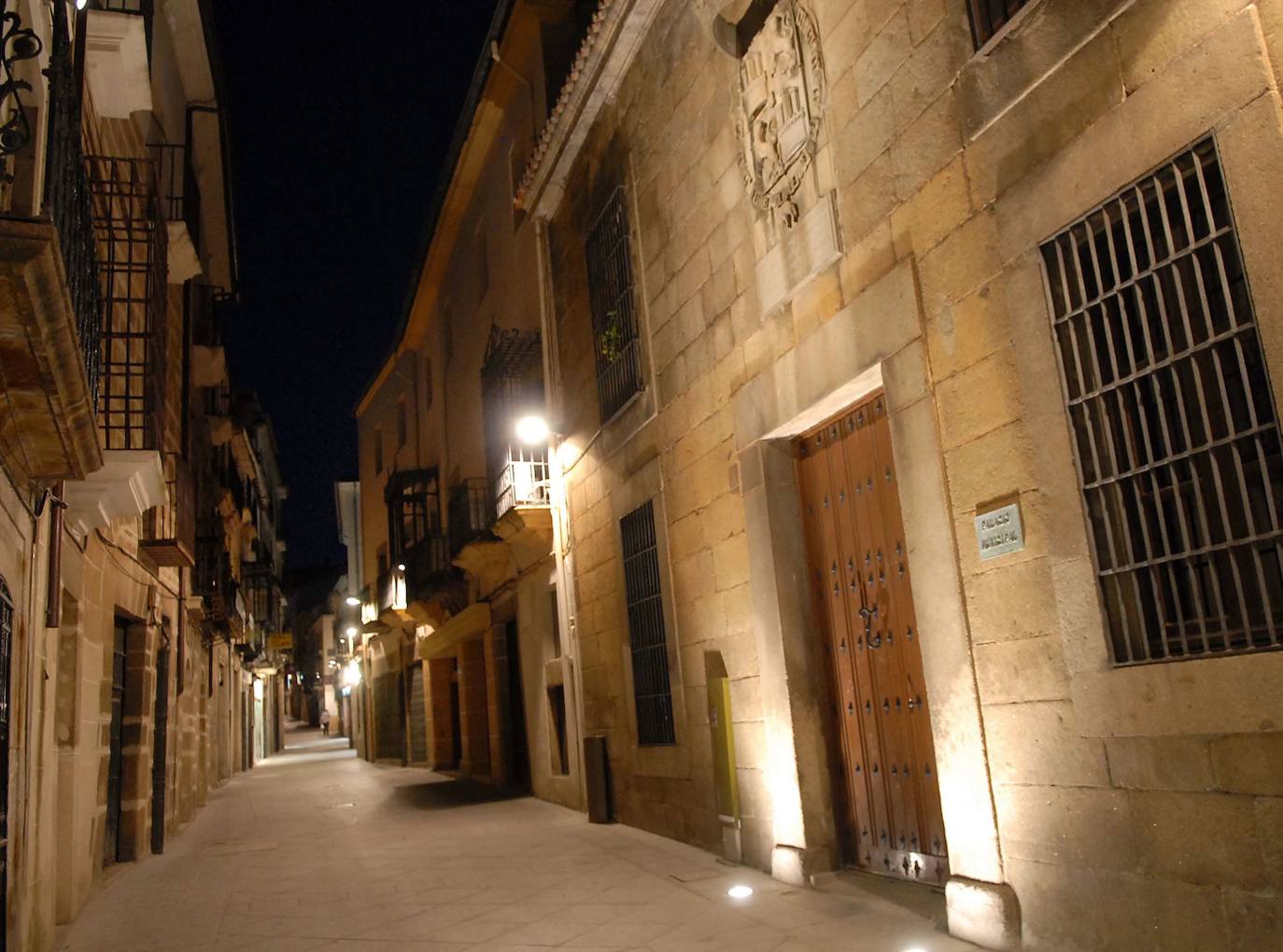 Imagen actual de la calle del Rey de Plasencia.