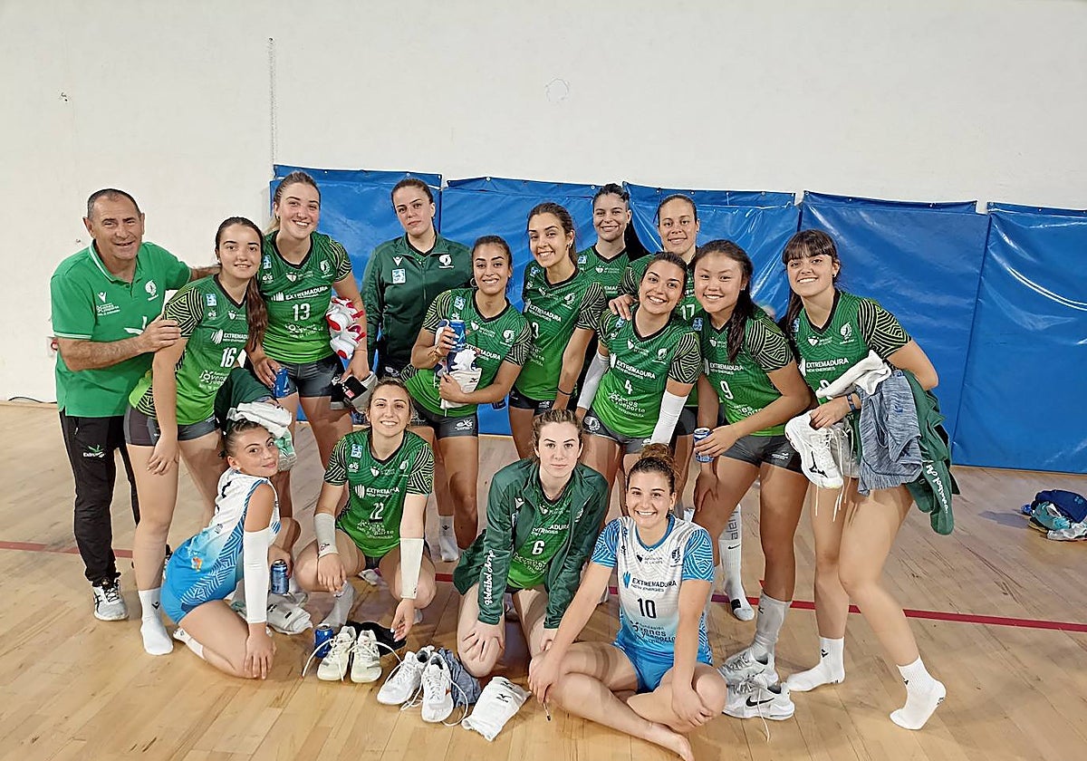 Las jugadoras arroyanas en el pabellón Quico Cabrera de Santa Cruz de Tenerife.