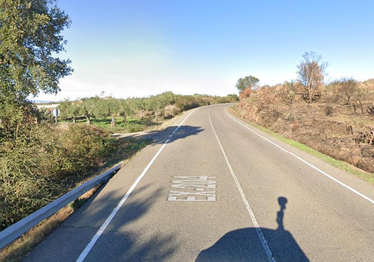 Carretera Ex-204 en la que ha ocurrido el accidente de tráfico.