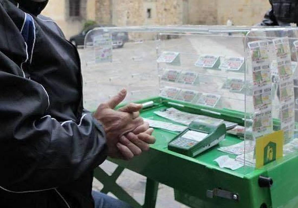 La ONCE reparte en el mercadillo del domingo de Badajoz 200.000 euros