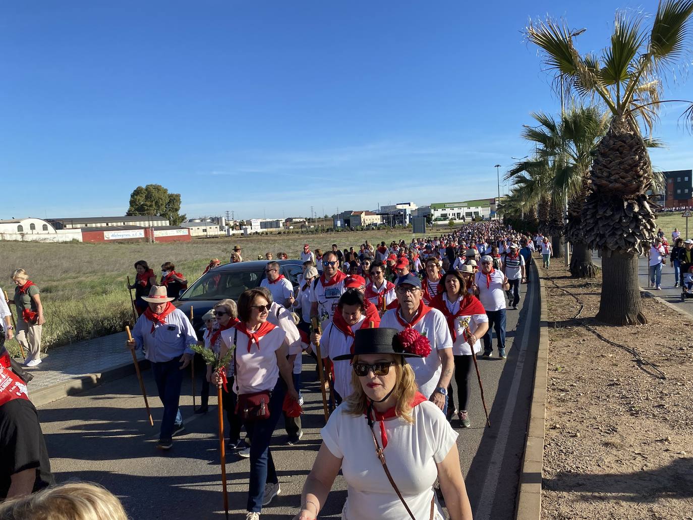 Romeros y carretas hacen el camino de San Marcos en Almendralejo (I)