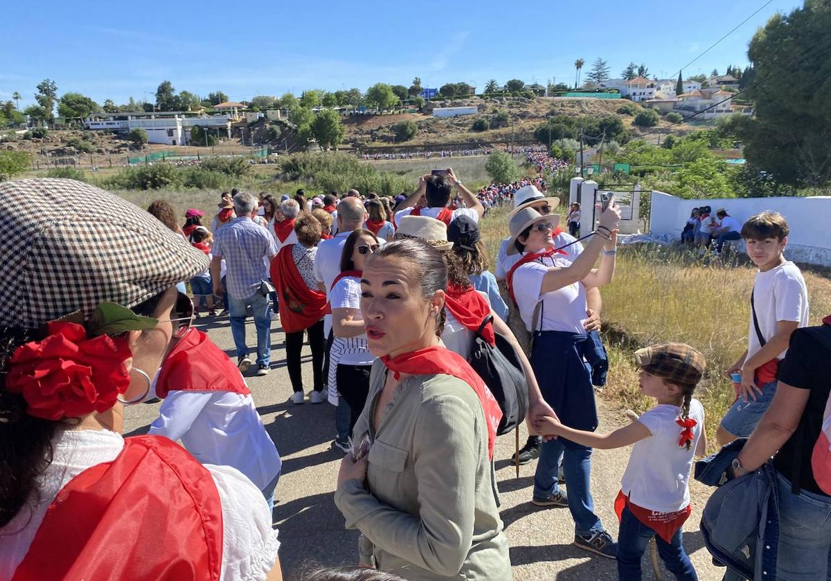 Romeros y carretas hacen el camino de San Marcos en Almendralejo (I)