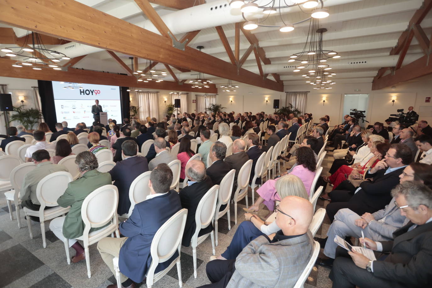 El ciclo &#039;90 años de HOY&#039; continúa con la participación de Antonio Garamendi