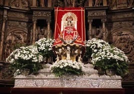 La Virgen ha lucido durante el primer día del Novenario el número 103