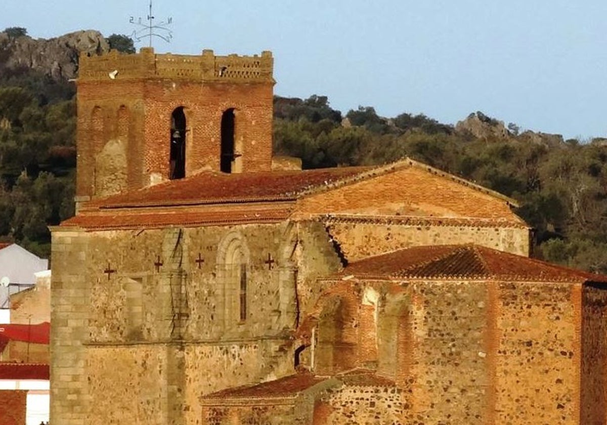 Panorámica de la iglesia parroquial de San Blas, en Salvatierra de los Barros.