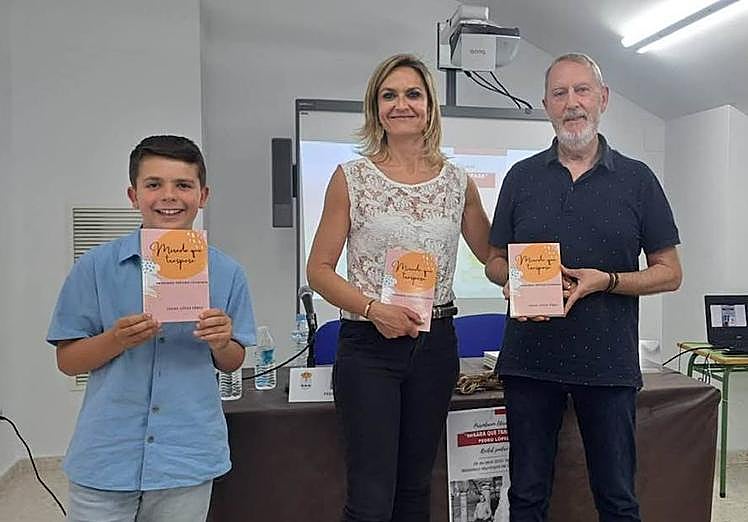Imagen principal - Pedro López presenta su poemario &#039;Mirada que traspasa&#039;