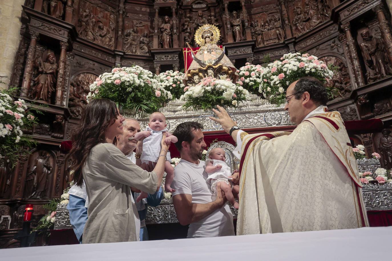 Presentación de los niños a la Virgen de la Montaña