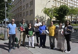 Fco. Barroso y Fco. J. Córdoba (UGT), Soledad Perera (Csif), Antonio J. Glez., Fca. Martín y Félix M. Calzado (STAJ), y Raquel Castro y Montse Portero (CC OO), este jueves en Badajoz.