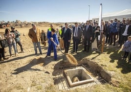 Acto de colocación de la primera piedra de la construcción de la fábrica de diamantes.