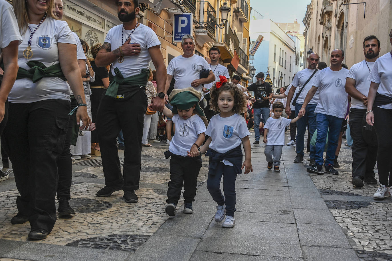 La Cruz de Mayo recorre el casco antiguo de Badajoz