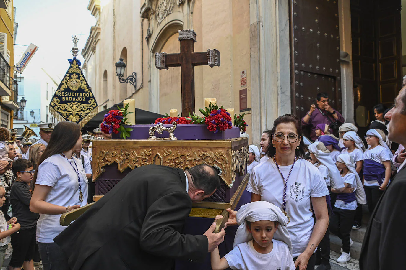 La Cruz de Mayo recorre el casco antiguo de Badajoz