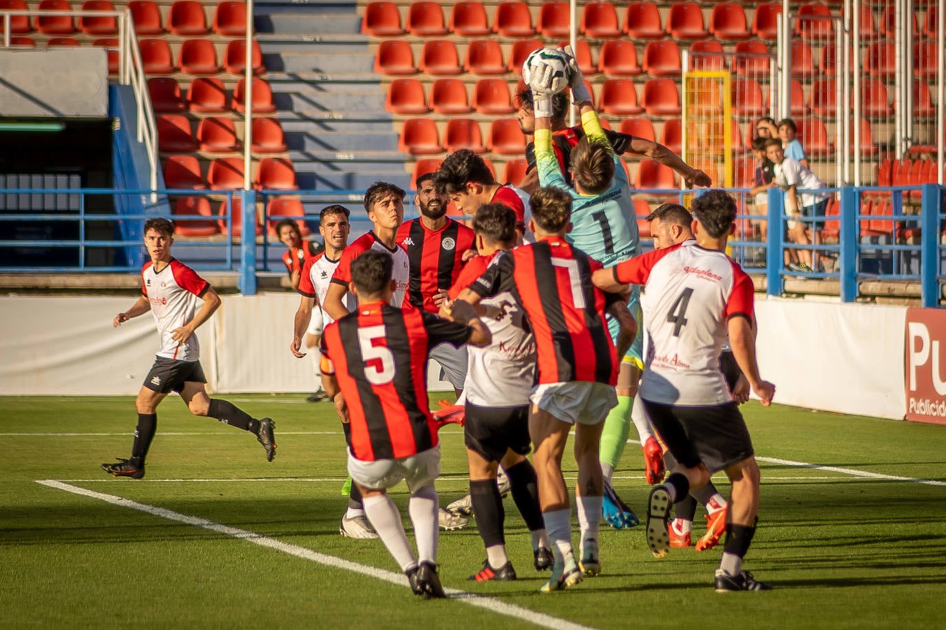 El Extremadura sube a Primera Extremeña