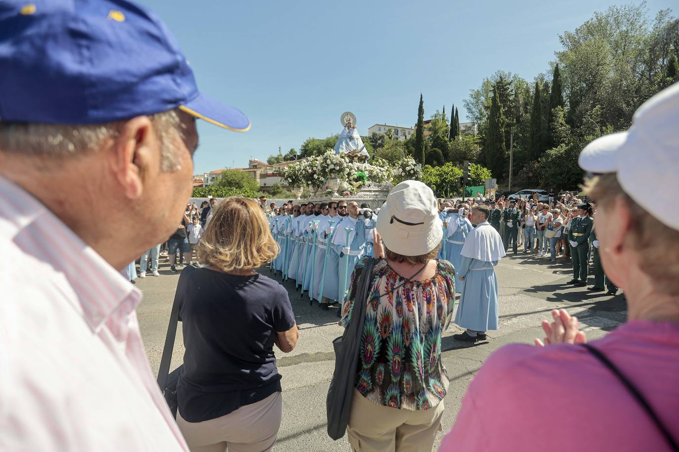 Los cacereños despiden a la Virgen de la Montaña en Fuente Concejo