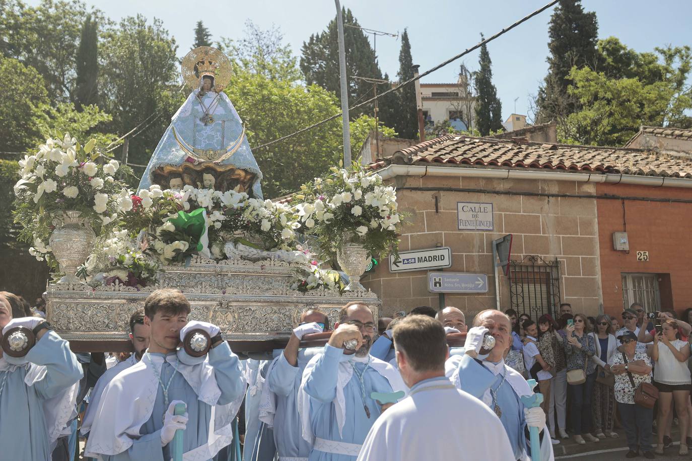 Los cacereños despiden a la Virgen de la Montaña en Fuente Concejo