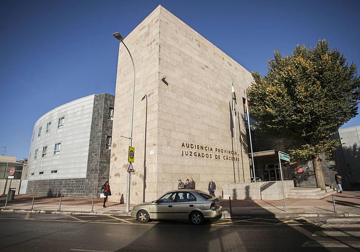 Juzgarán a una enfermera por ver el historial médico de una paciente sin su permiso