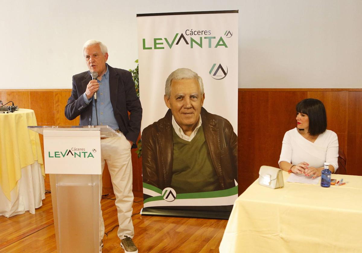 El candidato a alcalde por Levanta Cáceres, Felipe Vela.