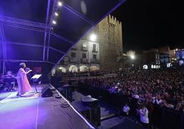 La Plaza Mayor durante la actuación de la peruana Susana Baca.
