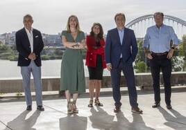 Ángel Pelayo Gordillo (Vox); María Guardiola (PP), Irene de Miguel (Unidas por Extremadura), Guillermo Fernández Vara (PSOE) y Fernando Baselga (Ciudadanos), esta mañana, en Mérida.