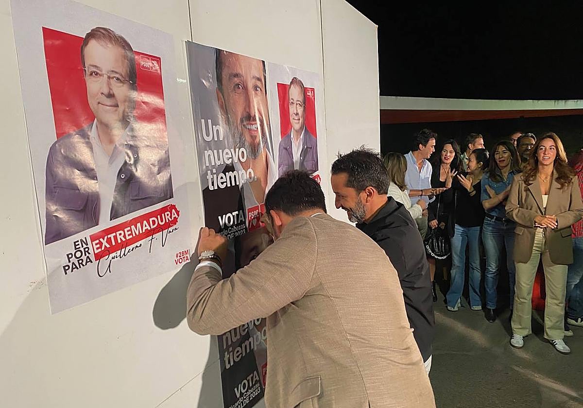 28-M en Extremadura: Pegada de carteles