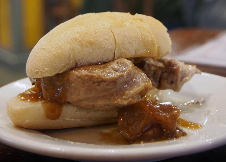 Imagen principal - Guía para comer en Los Alféreces, la plaza más gourmet de Badajoz