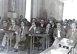 Salón de Plenos del Ayuntamiento de Cáceres el 19 de abril de 1979, antes de elegir al primer alcalde de la Democracia tras la Dictadura