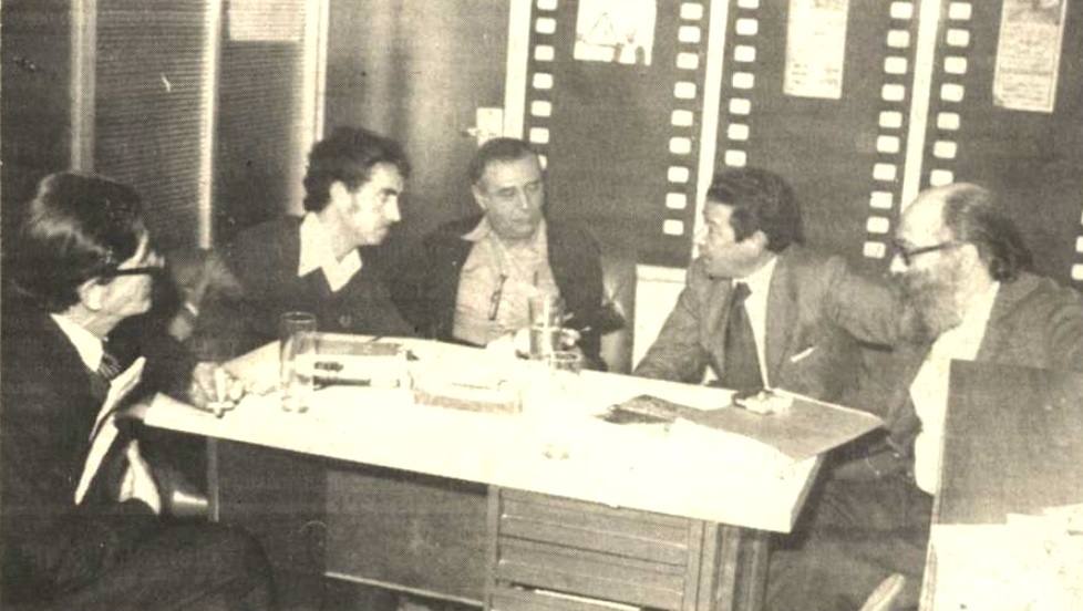 El periodista del Diario HOY Marciano Rivera entrevistando a los cuatro candidatos en las elecciones de 1979.