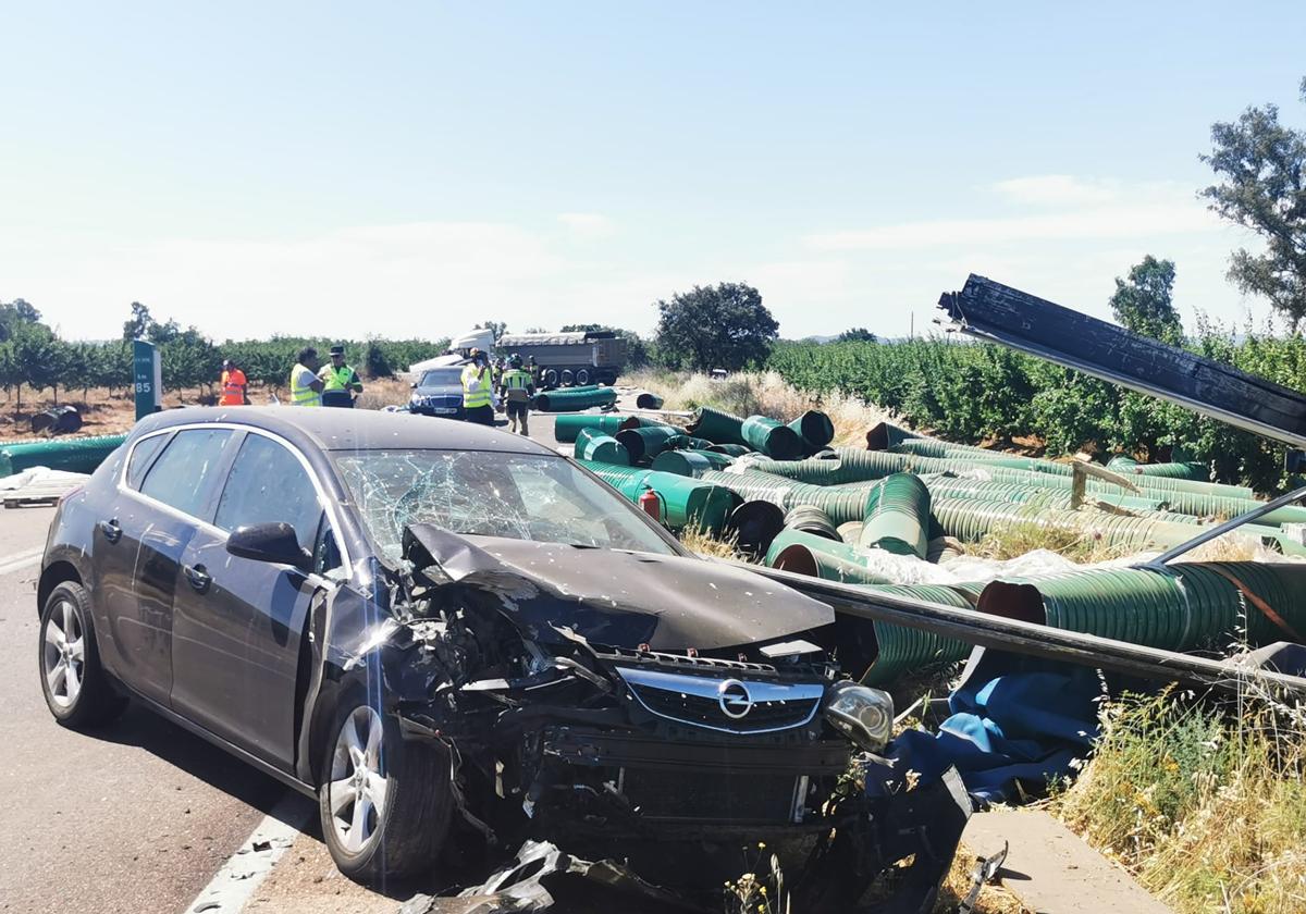 Así han quedado los vehículos tras el accidente en Santa Amalia