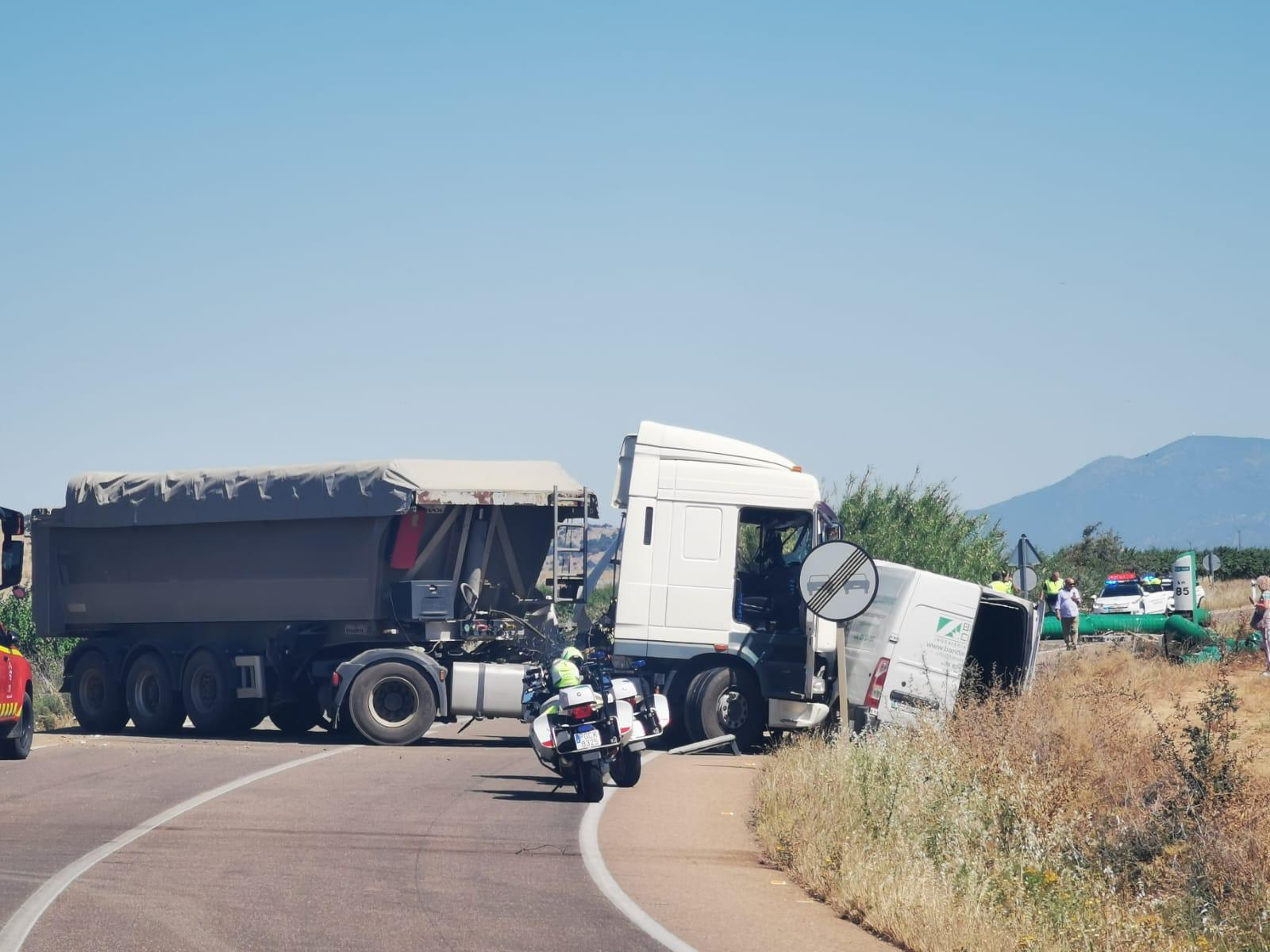 Así han quedado los vehículos tras el accidente en Santa Amalia