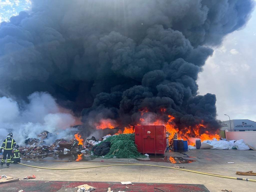 Actuación de los bomberos del Consorcio de Bomberos de la Provincia de Badajoz (Cpei). Imágenes facilitadas por el Cpei.