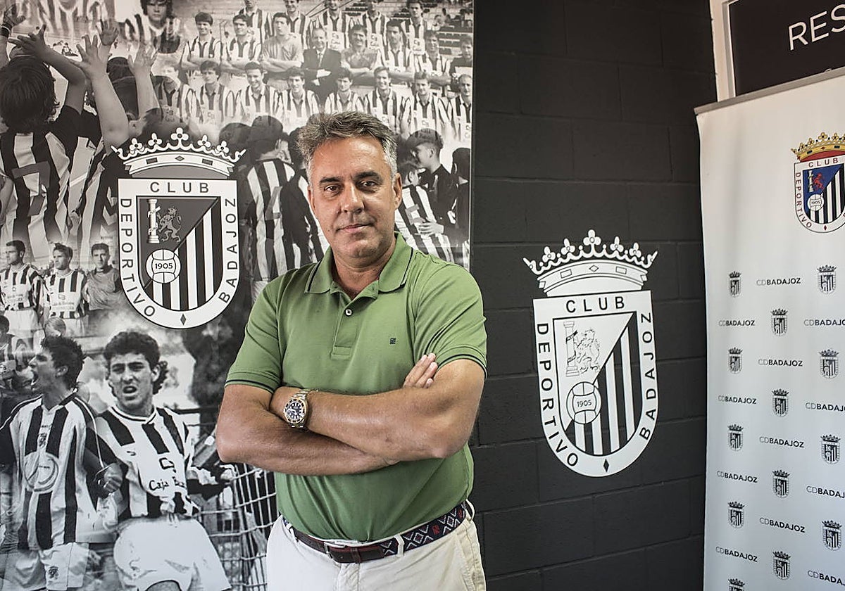 Joaquín Parra cuando era presidente del CD Badajoz.