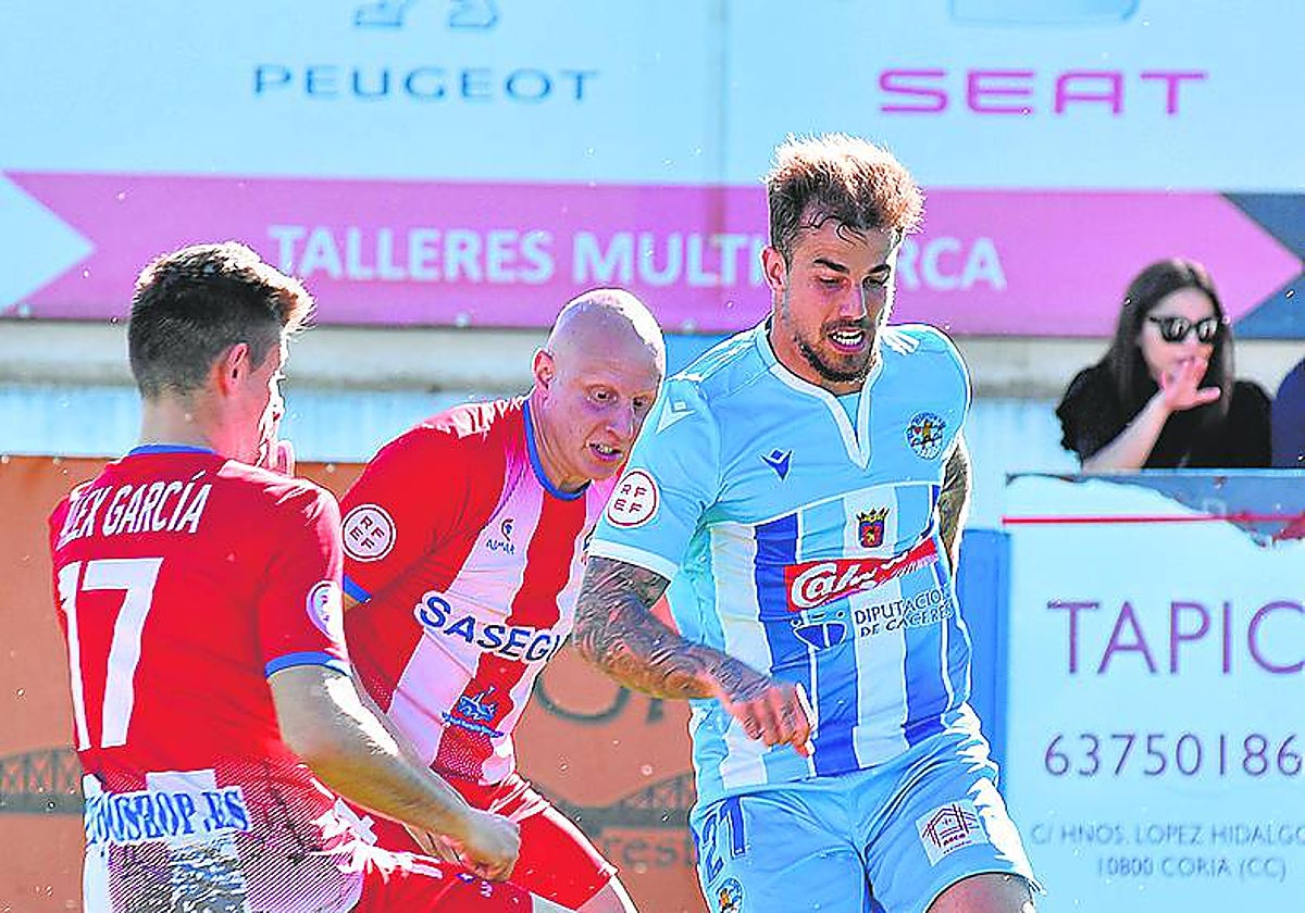 Isma Cerro en el duelo ante el Navalcarnero jugado en La Isla.