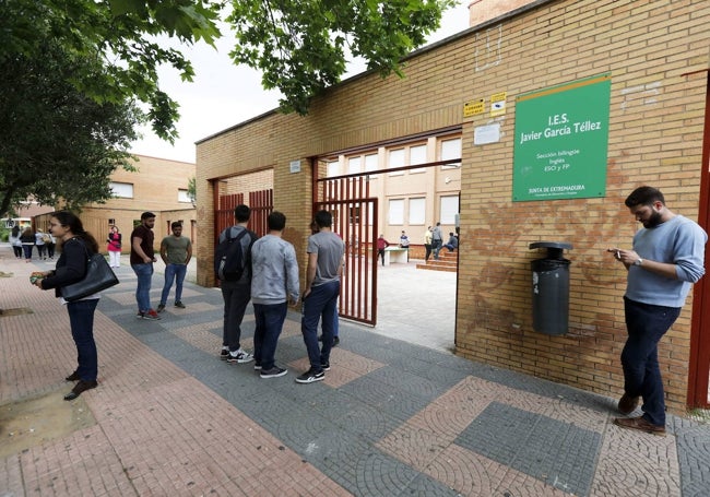 Entrada del instituto Javier García Téllez de Cáceres.