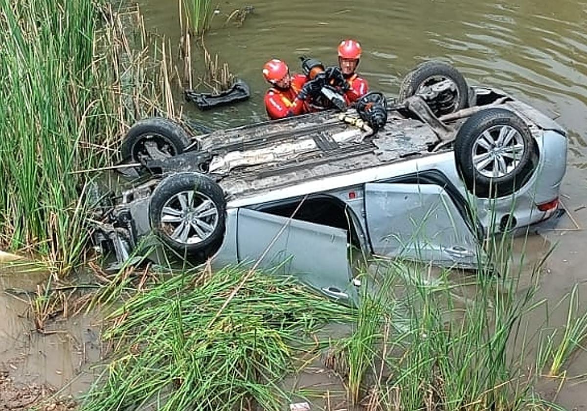 Intervención de los bomberos del parque de Puebla de la Calzada.